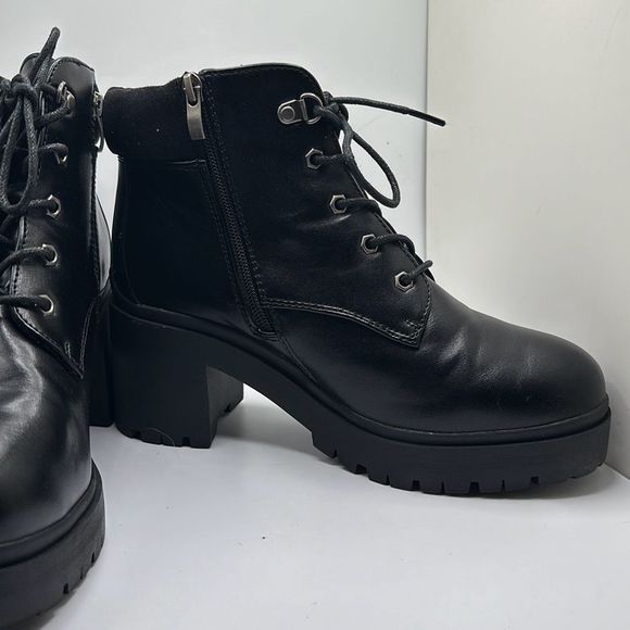 CUSHIONAIRE Women's lace up heel bootie +Memory Foam 9.5 BLACK - Picture 6 of 7